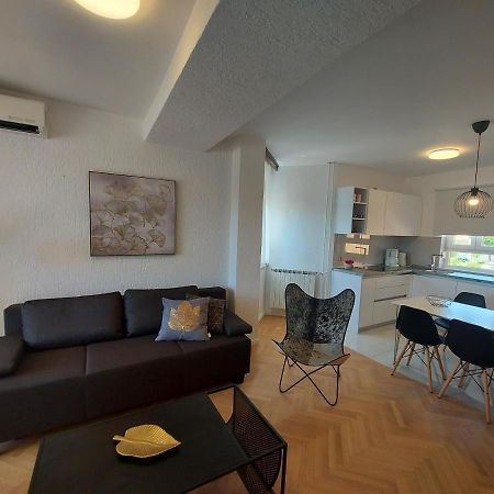 Apartments Fugosic 普纳特 外观 照片