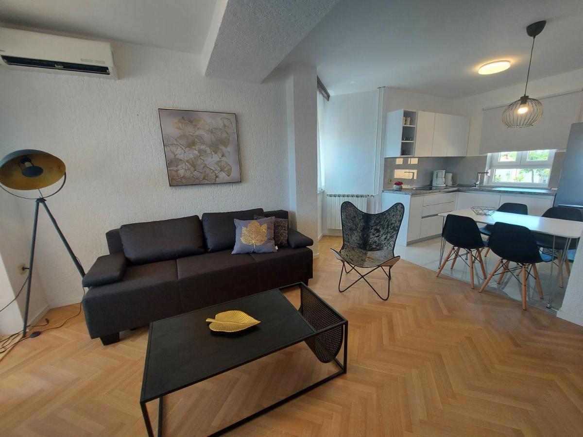 Apartments Fugosic 普纳特 外观 照片