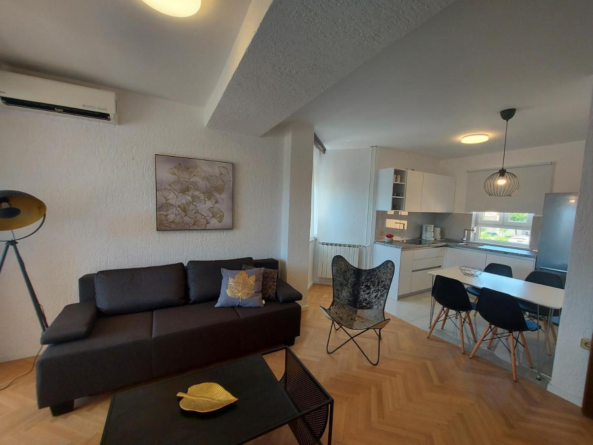 Apartments Fugosic 普纳特 外观 照片