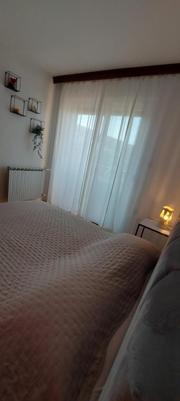 Apartments Fugosic 普纳特 外观 照片